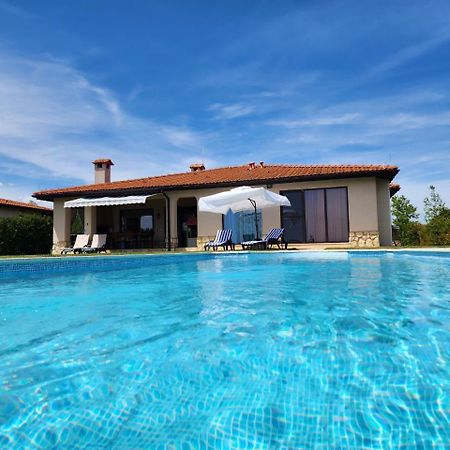 Private Villa 102 With Heated Pool In Blacksearama Baltjik Exteriör bild