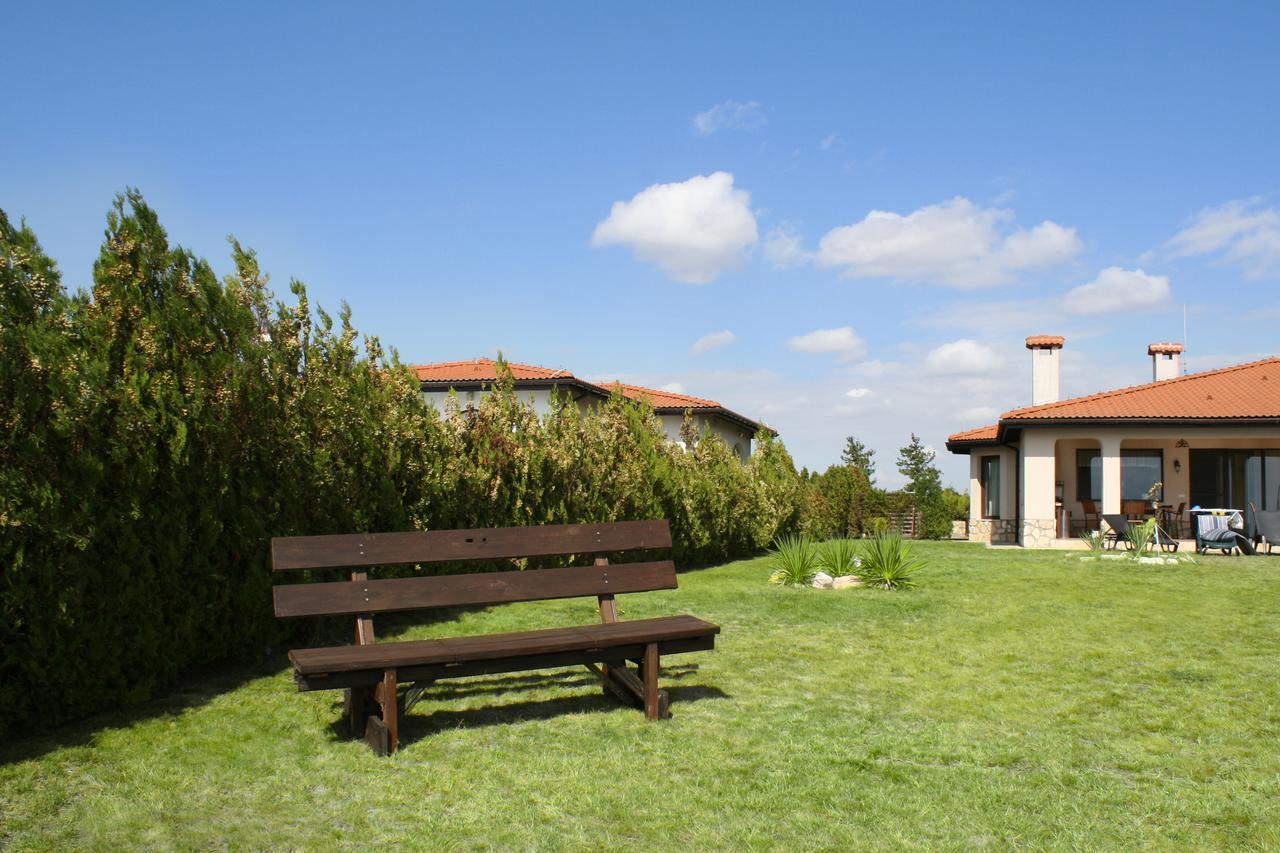 Private Villa 102 With Heated Pool In Blacksearama Baltjik Exteriör bild